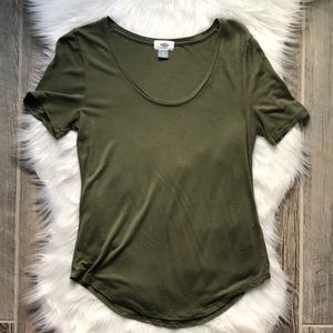 ✨2 for $10✨ WOMENS OLD NAVY ARMY GREEN TEE